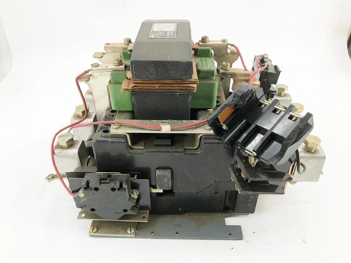 Used General Electric CR206G0 Magnetic Starter 110/120V Coil NEMA 5 (For Parts Only)