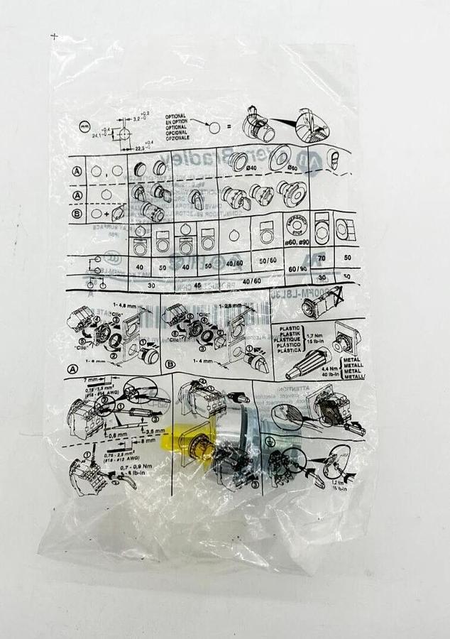 New Allen Bradley 800FM-LSL35 3 Position Illuminated Selector Switch Yellow