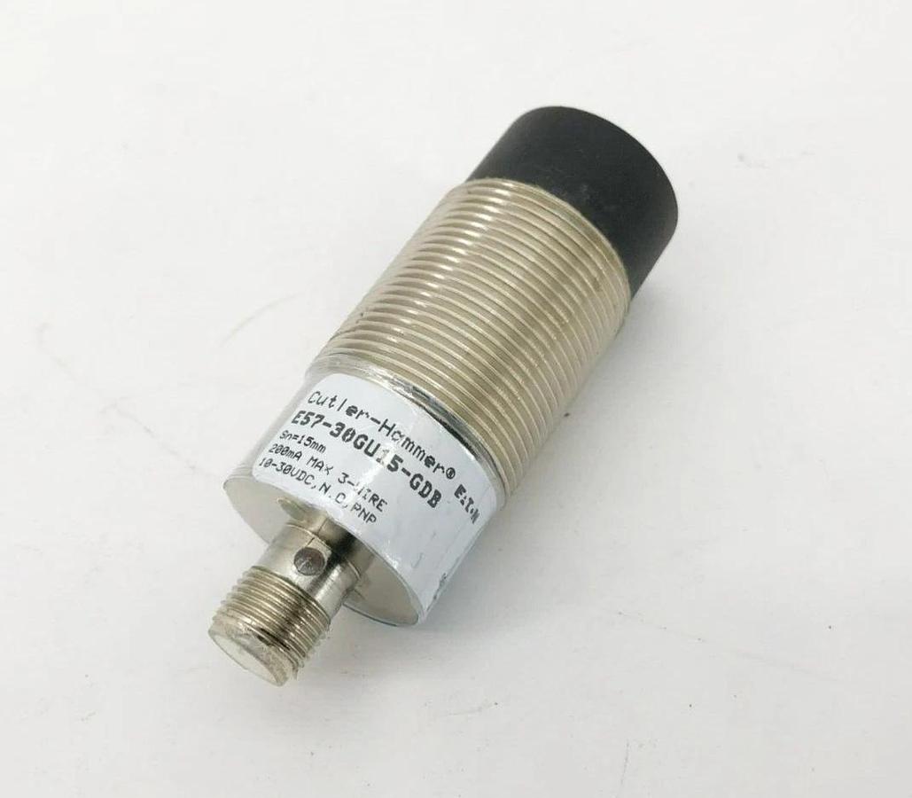 New Eaton E57-30GU15-GDB Proximity Sensor 15mm Range 10-30VDC 4 Pin