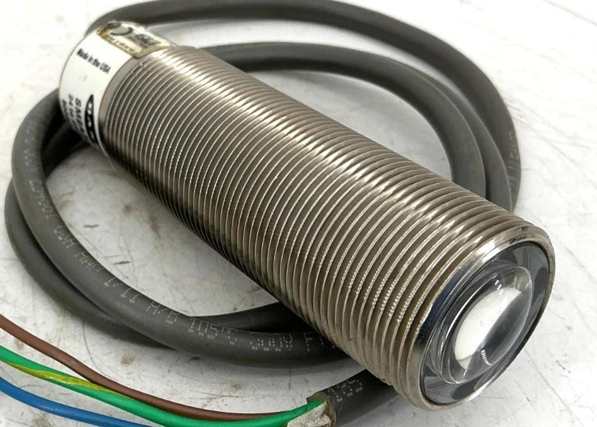 Used Banner Engineering SM2A30SRLB Photoelectric Sensor 3-Wire 24-240VAC 27380