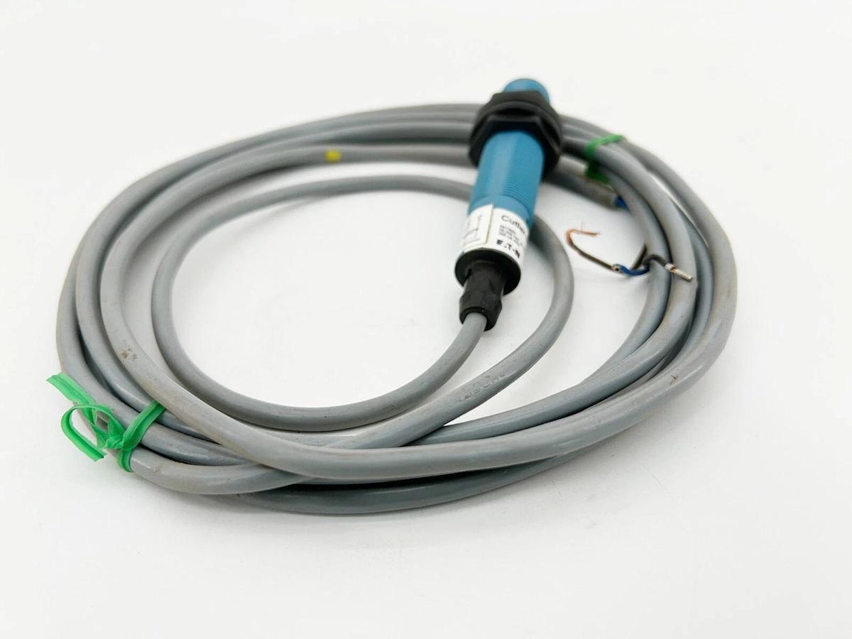 New Cutler Hammer E58CAL18A2D2 Photoelectric Sensor 18MM 20-264VAC 15/30VDC