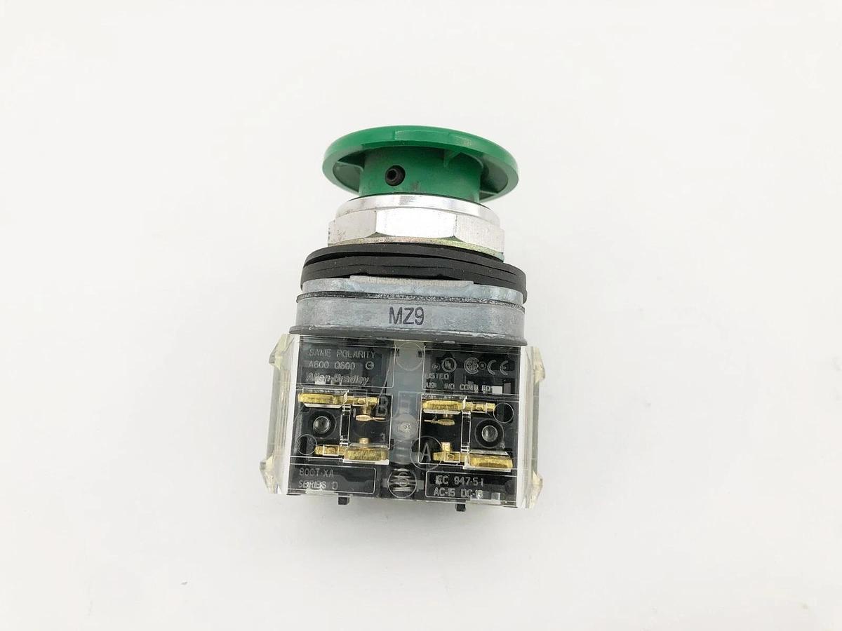New Allen-Bradley 800T-D Ser. T Green Pushbutton Type 4 13 800T-XA - No Box