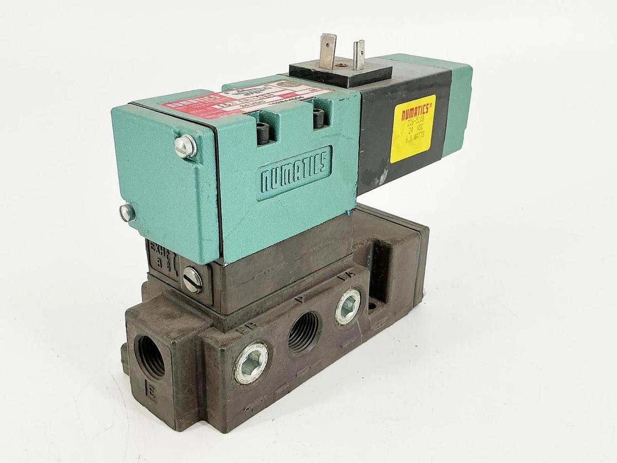 New Numatics 153SA43B4 Solenoid Valve 24VDC .25A 152SA4004 - No Box