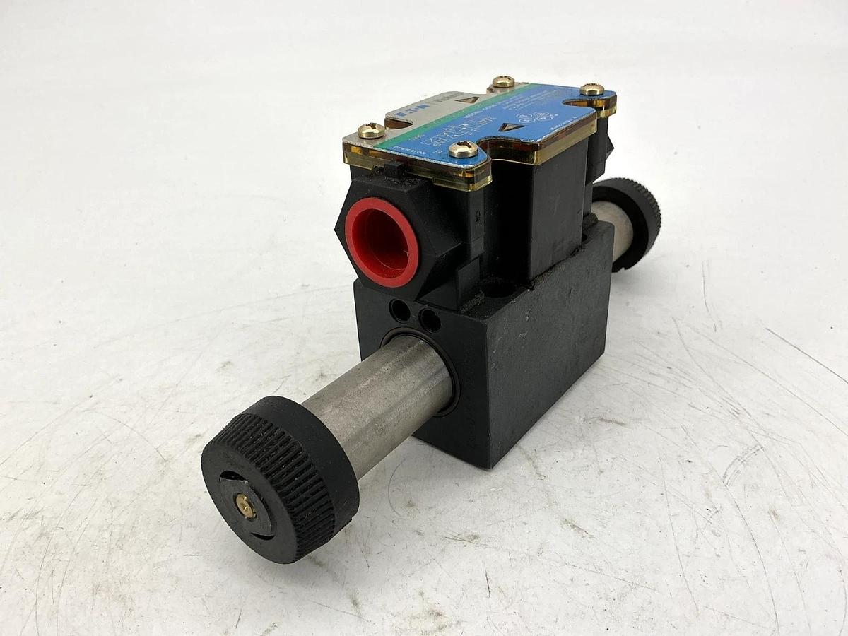 Used Eaton Vickers DG4V-3S-6C-M-FW-D5-60 Direction Valve 1450PSI W/O Coils