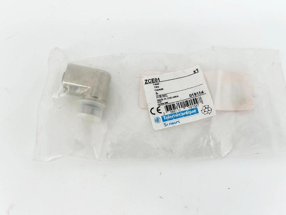 Lot of 2 New Telemecanique ZCE01 Limit Switch Heads 019154