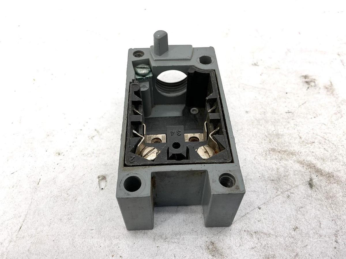 Used Lot of 2 Cutler-Hammer E51RC Series A1 Receptacle Conduit Entrance AC 3-Wire