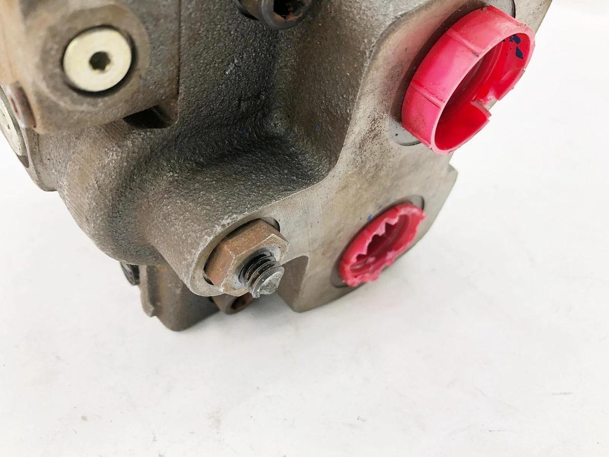 New Parker PVP1636R212 Hydraulic Piston Pump 3600psi - No Box