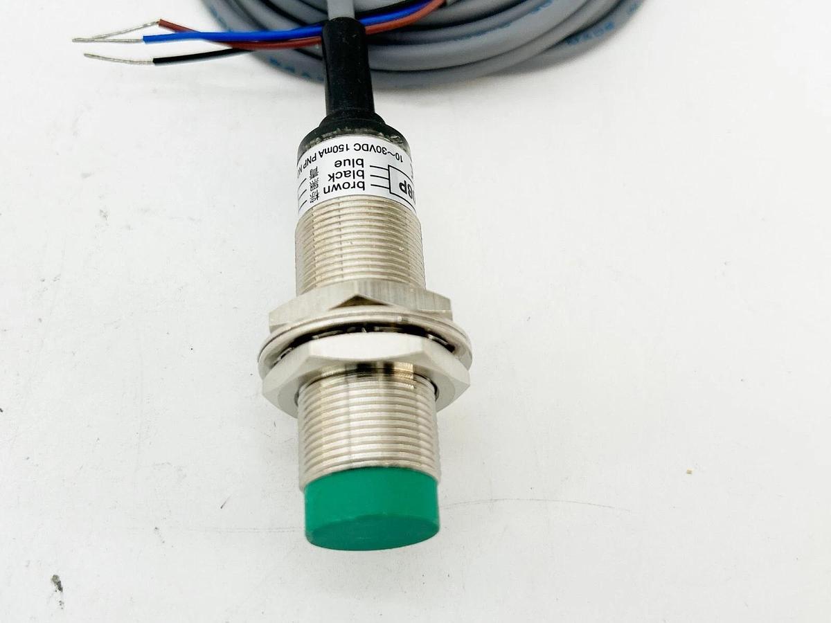 New Fotek PM18-08P Proximity Switch 10-30VDC 150mA