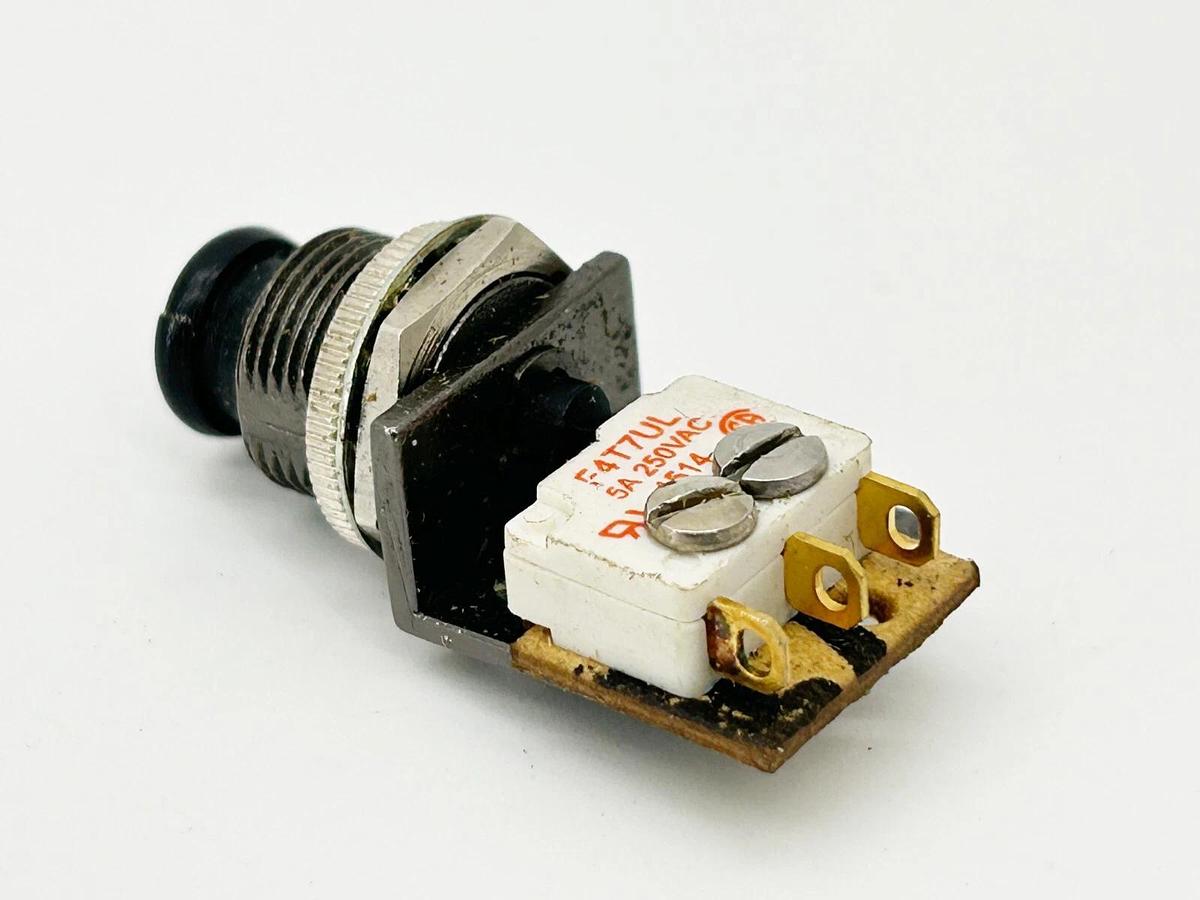 New Cybertech 32P-A60215-01 Momentary Pushbutton 5A 250V CTI Series- No Box