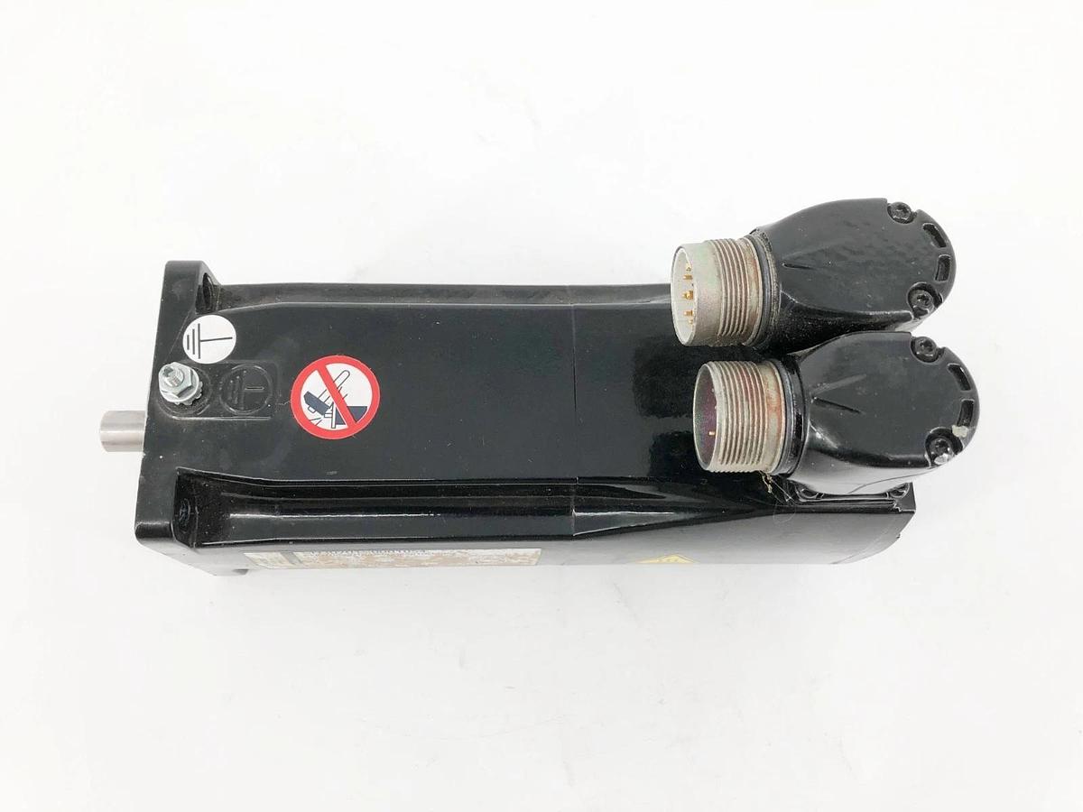 Used Schneider Electric SH30701S0001054 Servo Motor SH070/60010/0/3/00/00/10/11/00