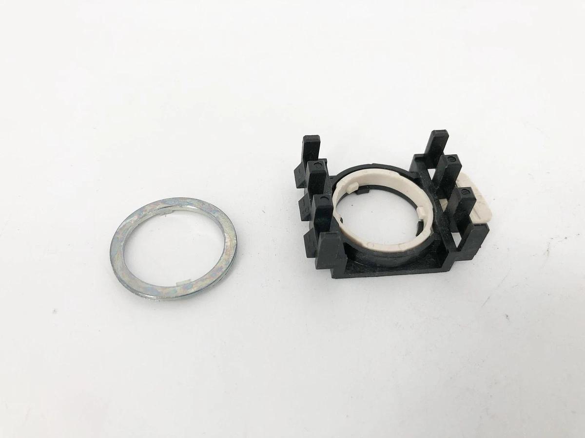 New Eaton E22HD2 Red Illuminated Push-Pull Button 40mm 3-Pos Series A3