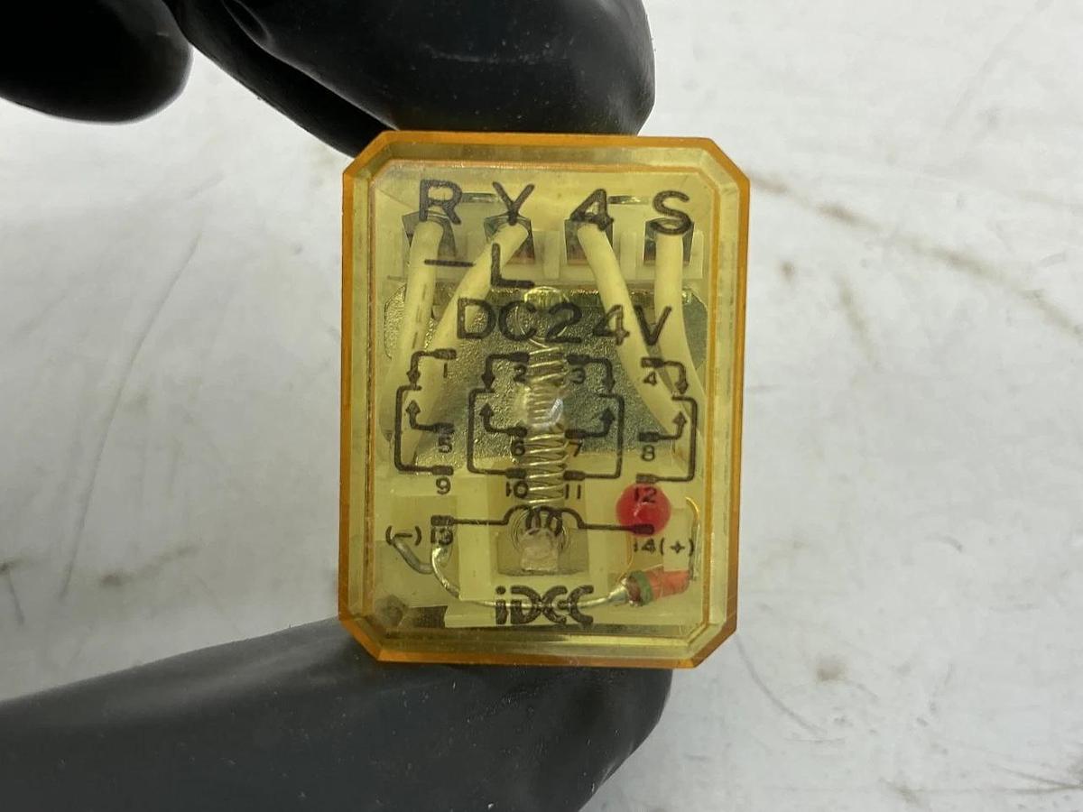 Lot of 3 New IDEC RY4S-ULDC24 Miniature Relay 14-Pin 24VDC 4-Pole