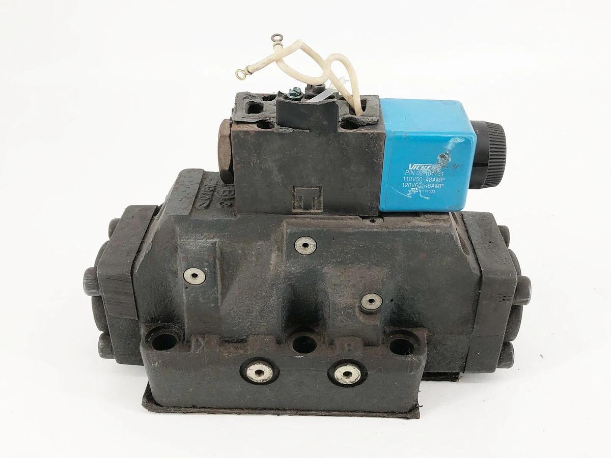Used Vickers DG5S-8-2A-M-FW-B5-30 Solenoid Valve w/ DG4V-3S-2A-M-FW-B5-60 02-126461