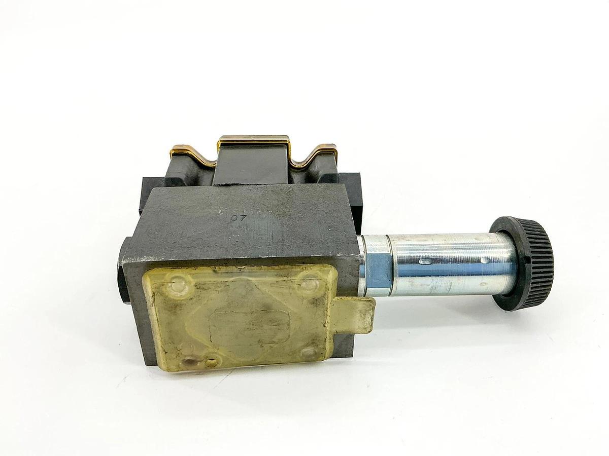 New Vickers DG4V-3-2A-M-FW-H7-60 Solenoid Valve 5000PSI 350Bar W/O Coil