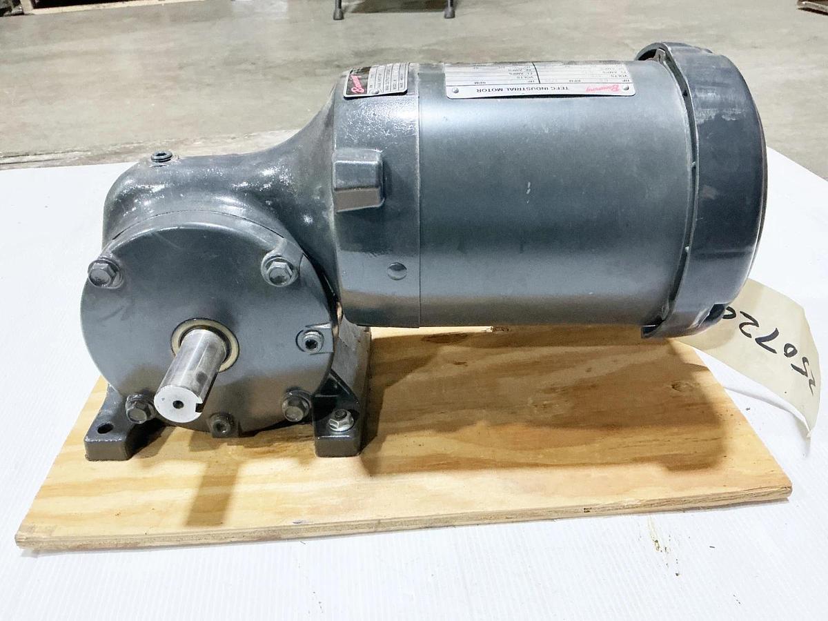 New Browning RD0502-W03D Gear Motor 0.78 Input HP 58 Ratio 981 Torque W02-E438-N