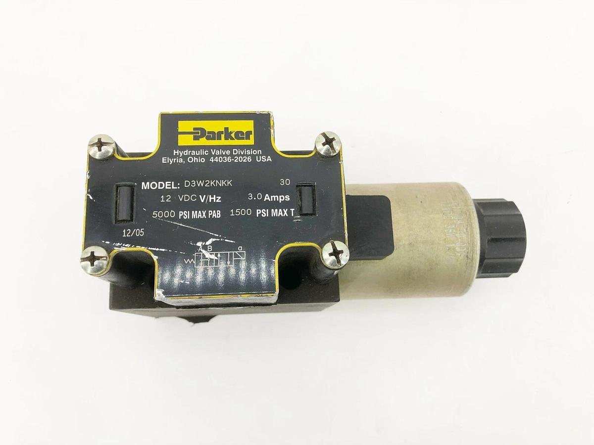 New Parker D3W2KNKK Directional Control Valve 12VDC 3A 5000psi Max