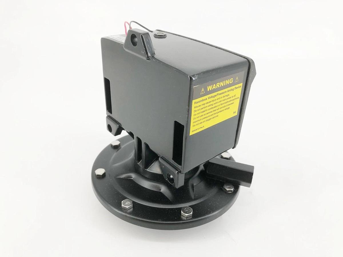 New Ashcroft D424B XFM Pressure Switch 30" H20D 15A 125/250/480VAC 1/2A 125VDC