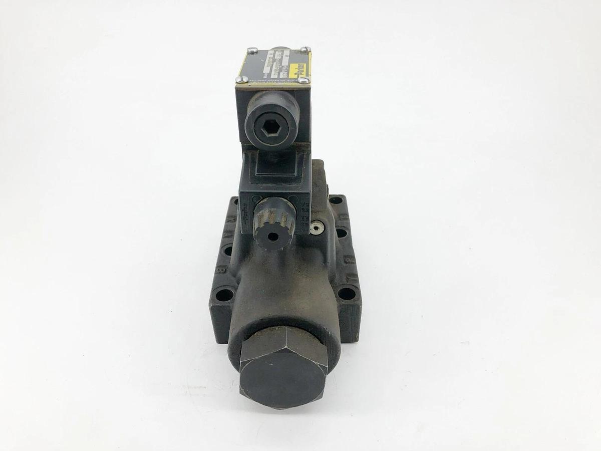New Parker D61VW1B1Y 51 Directional Control Valve 120/60-110/50 .49-.58A 3000psi