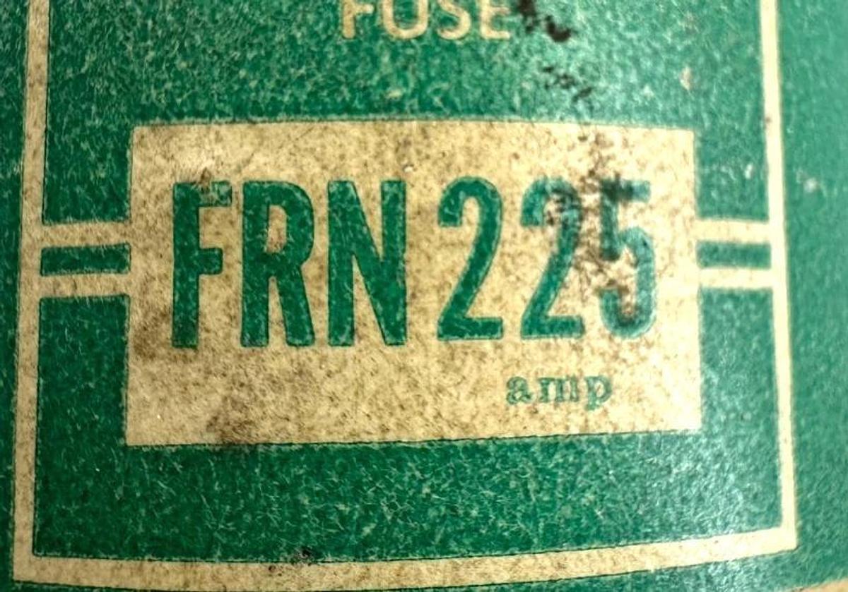 Used Lot of 2 Bussmann FRN-225 Fusetron Dual-Element Fuse 225A 250V
