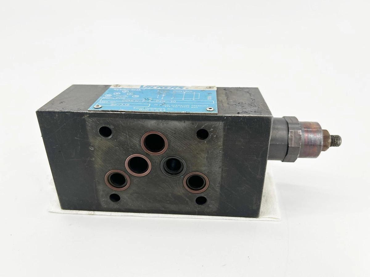 Used Vickers DGMFN-5-X-P2W-30 Flow Control Valve 4570 PSI 315Bar