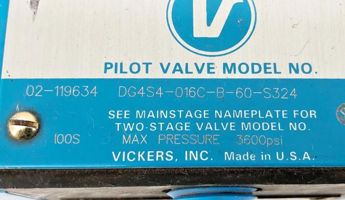 New Vickers DG4S4-016C-B-60-S324 Directional Valve 110/120V 02-119634 - No Box