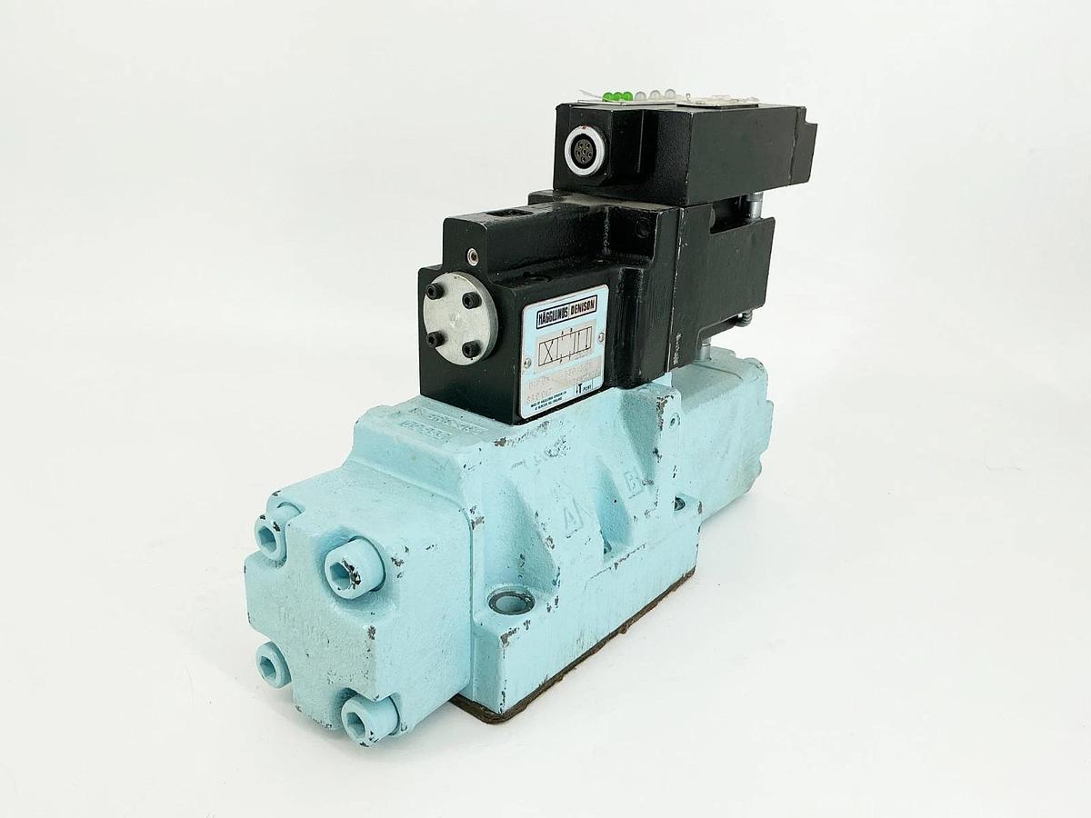 New Denison D1P-0345-4330-1321 Solenoid Valve S26 27042 - No Box
