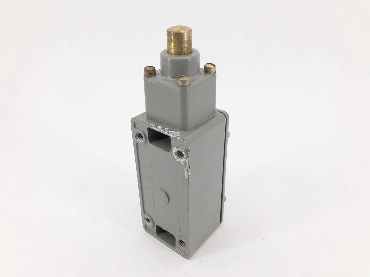 Used Honeywell 102ML1 Limit Switch Top Plunger 600VAC 10A 9025