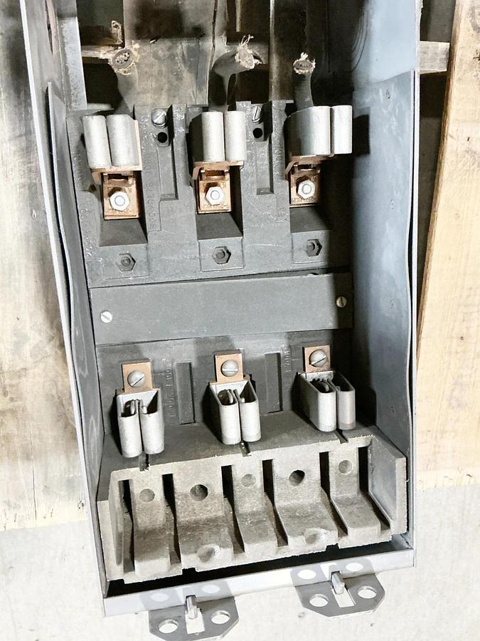 Used Square D SD9344 Fusible Bus Plug 200A 575AC HP 50 3PH 3W