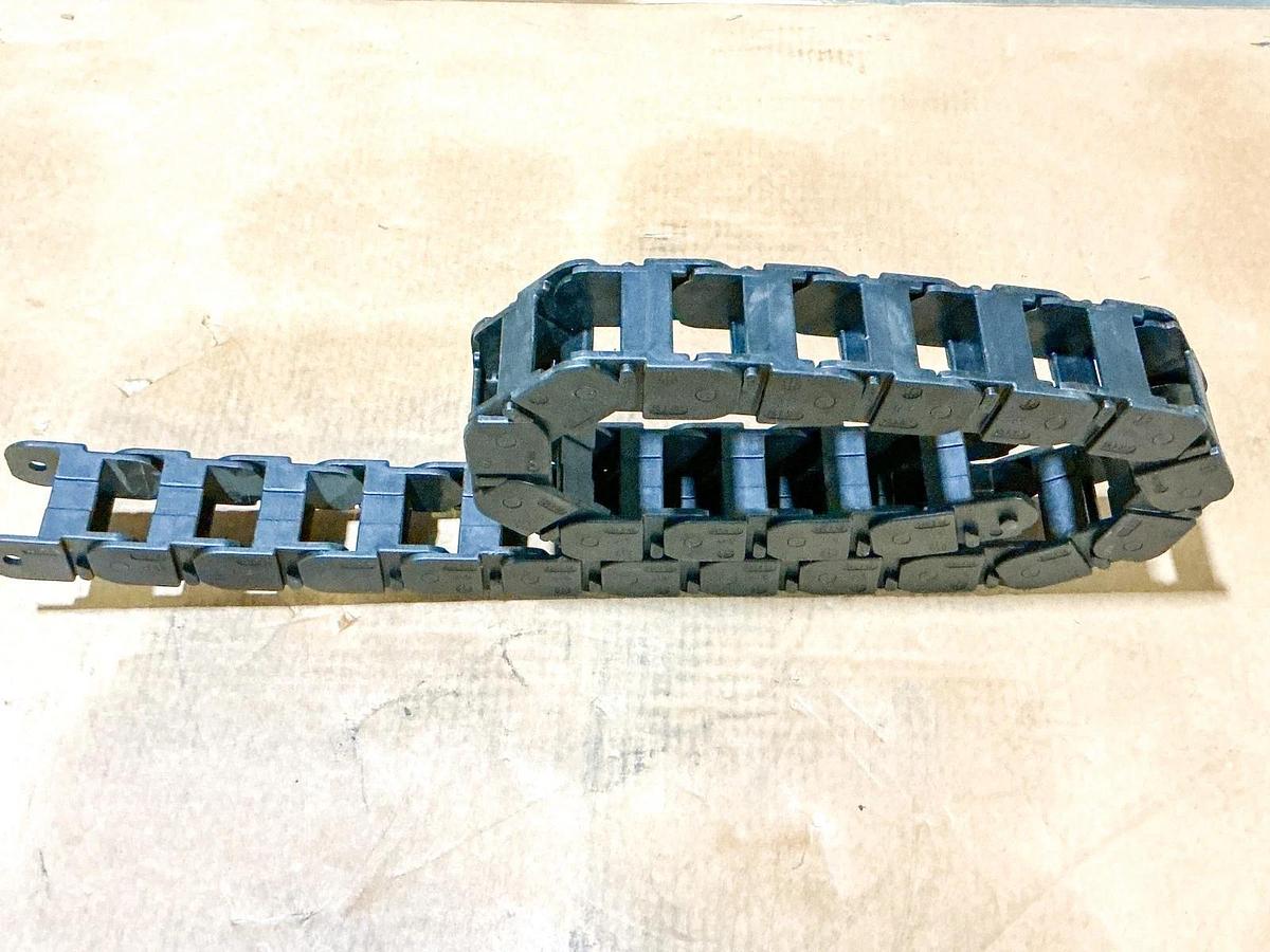 Used Igus 20.2.055 Cable Hose Wire Way Flex Track 34" 26 Links