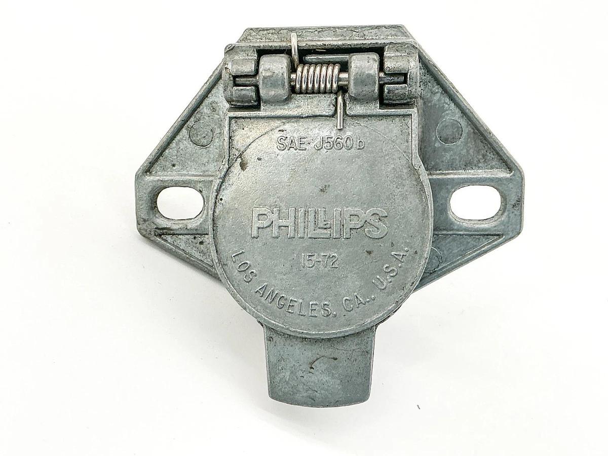 New Phillips 15-72 Socket Receptacle 7Pin - No Box