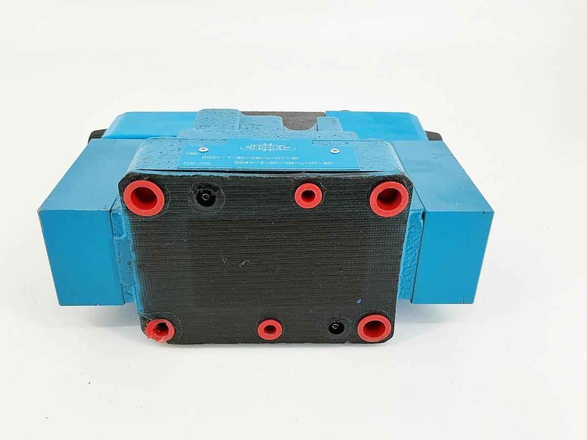 New Eaton DG5V-7-8C-VM-U-H7-30 Solenoid Valve 5000PSI 350Bar 24VDC - No Box