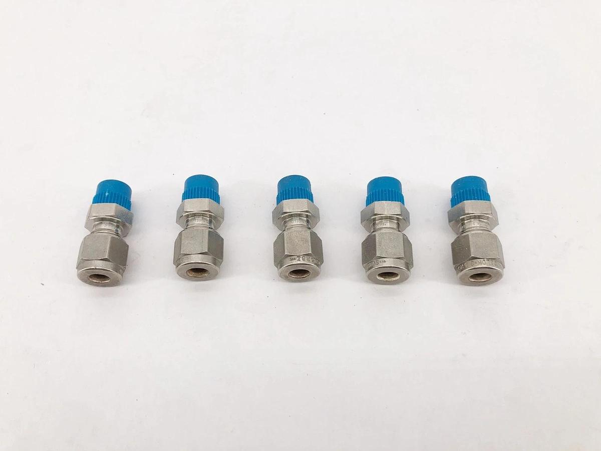 Bag of 5 New Swagelok SS-6M0-1-2 Stainless Steel Connectors 6mm OD x 1/8"