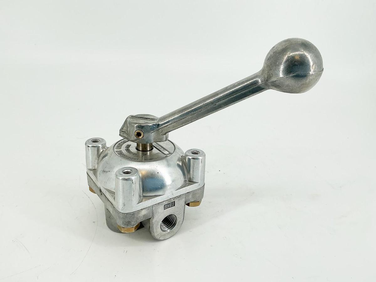 New Barksdale Controls 9001-M-Z13 Directional Control Valve 3 Position - No Box