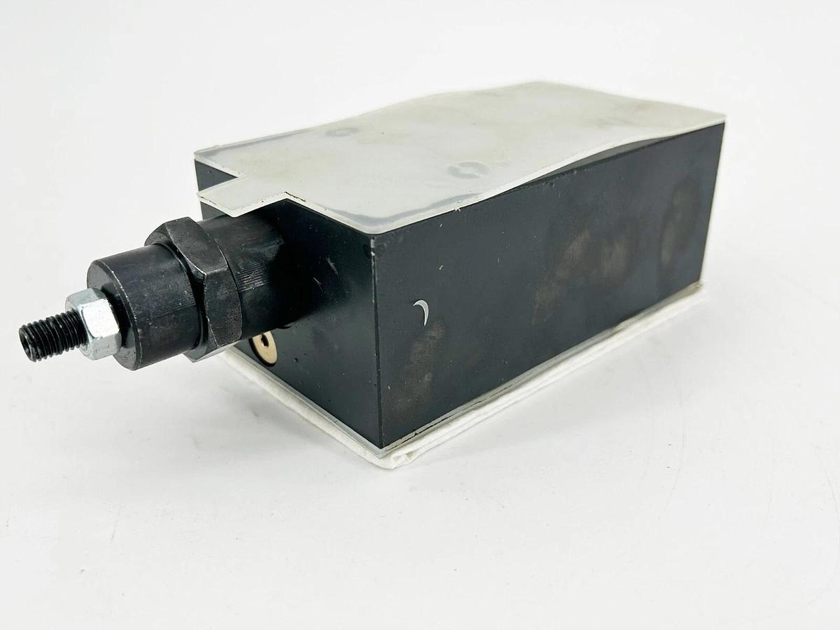 New Danfoss Vickers DGMFN-5-X-P2W-30 Flow Control Valve 4570psi 867338 - No Box