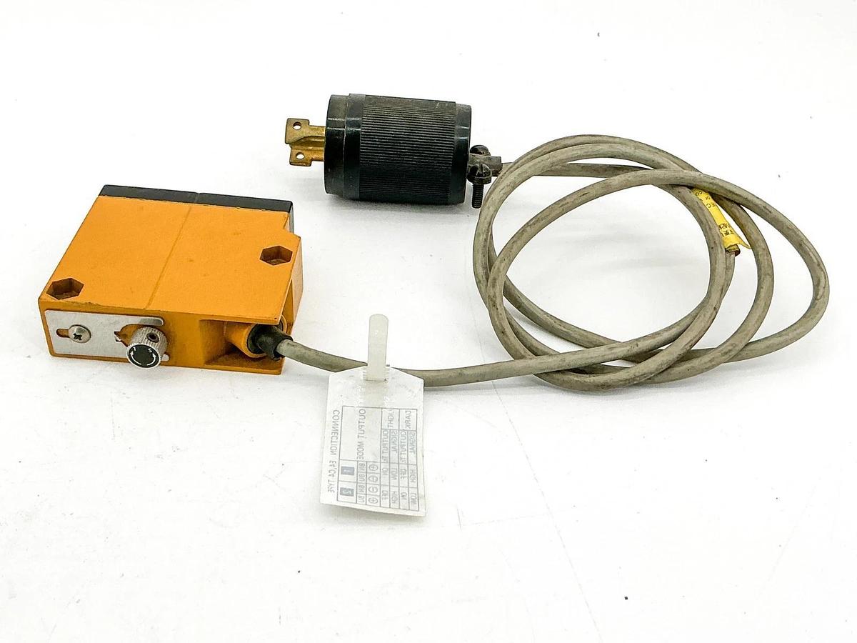 Used Omron E3S-LS10XE4 Photoelectric Sensor 12-24VDC