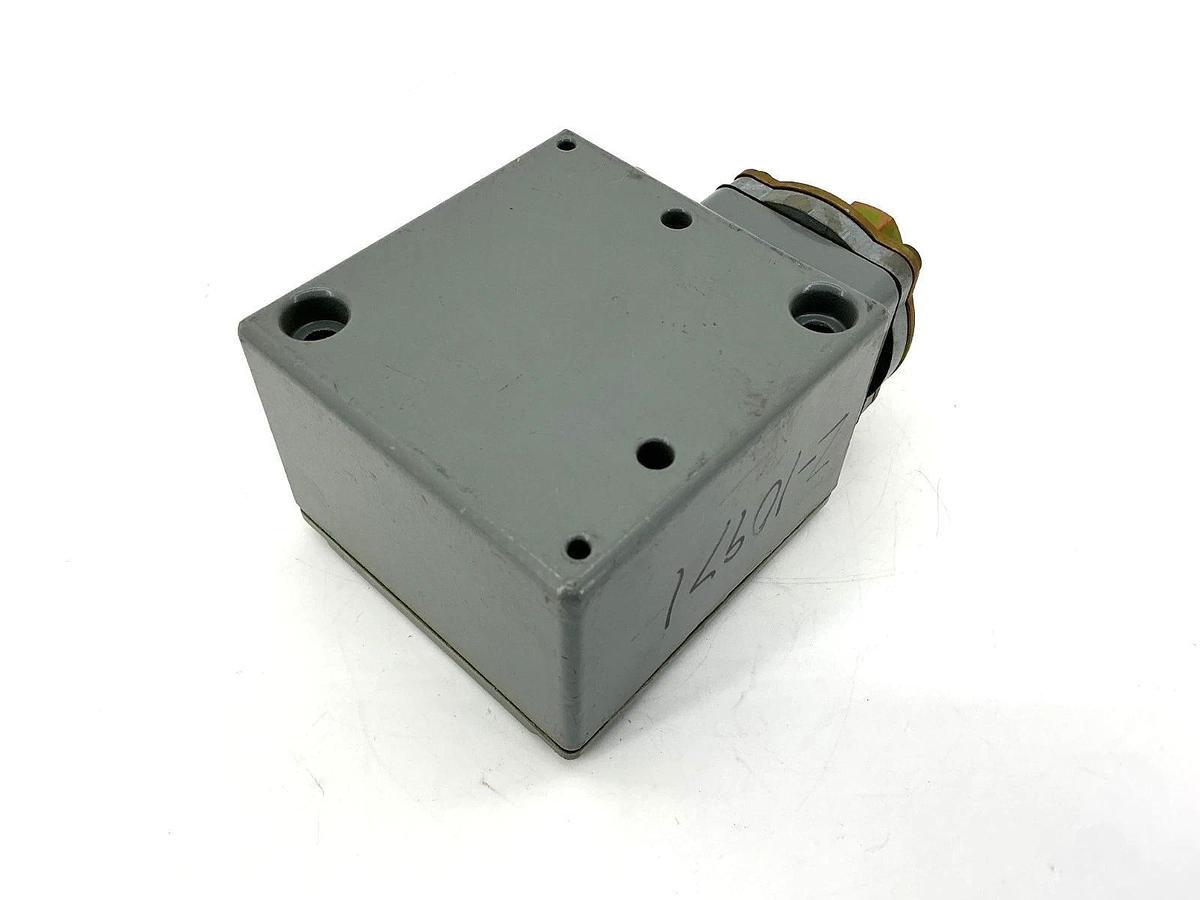 New Square D 9012GAW-2 Ser C Pressure Switch 1-40PSIG 600VAC 9012GAW2 - No Box