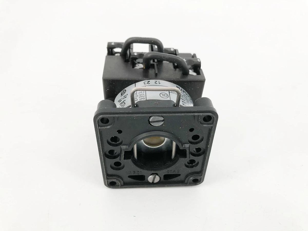 New Telemecanique 9003K2D1047M Cam Switch 300VAC 12A
