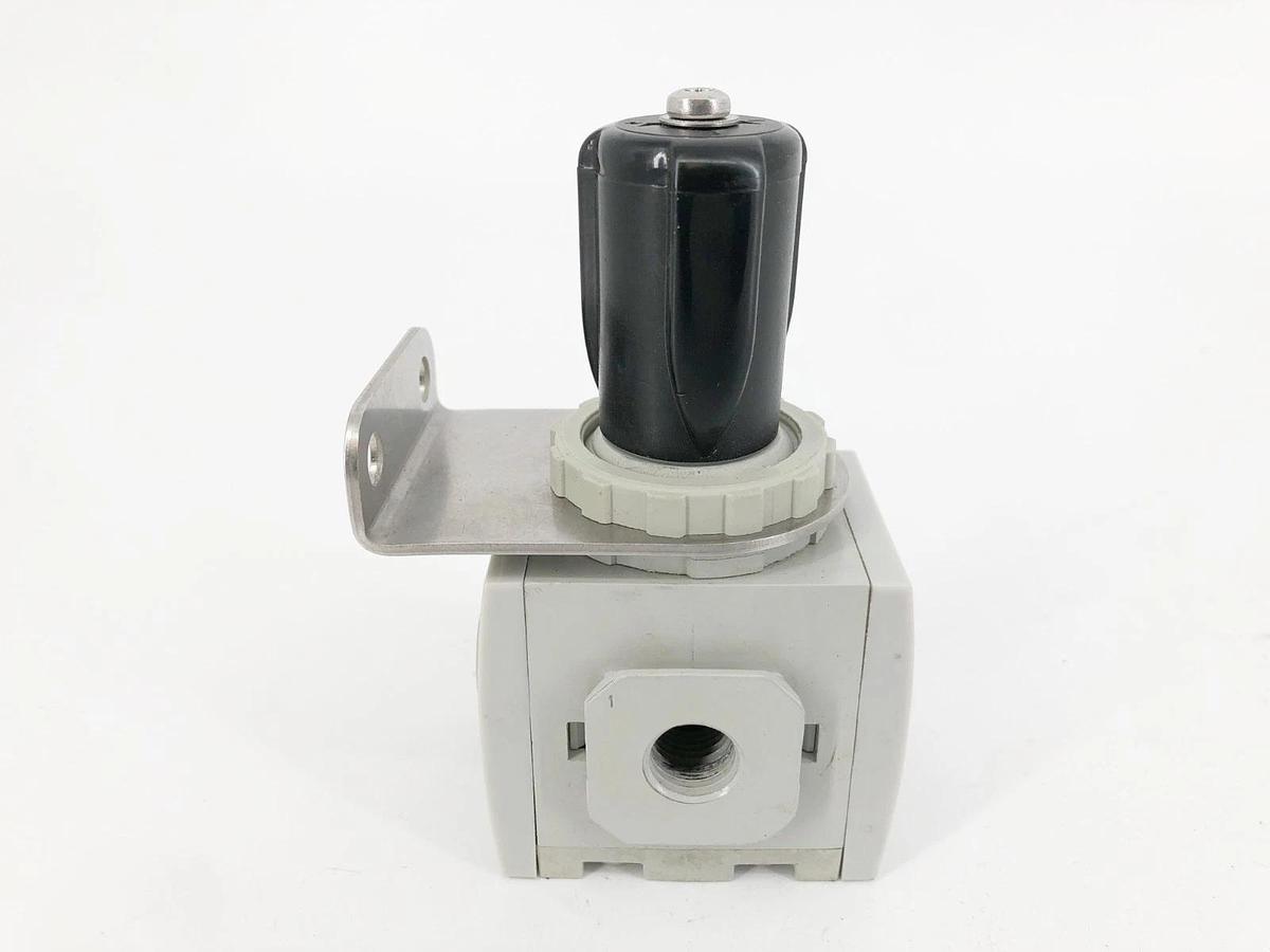 New Aventics 8651AM002F3CZG0 Manifold Regulator 7-125psig 1/4" NPTF - No Box