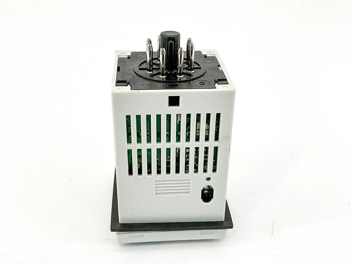 New Allen Bradley 700-HX86SA17 Digital Timing Relay 100-240VAC Ser.D - No Box