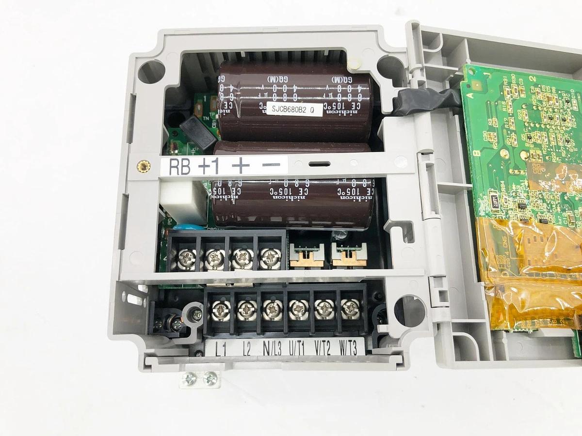 New Hitachi SJ100-011NFE Inverter Drive 1.5HP 1.1 Kw - No Box