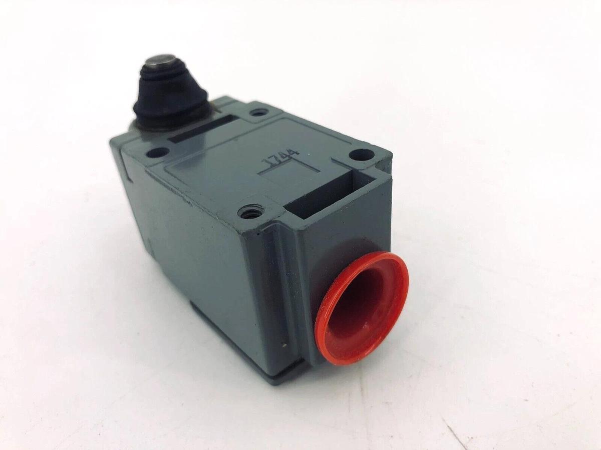 Square D 9007-B51G Limit Switch 10A 600V 1/2in Thread