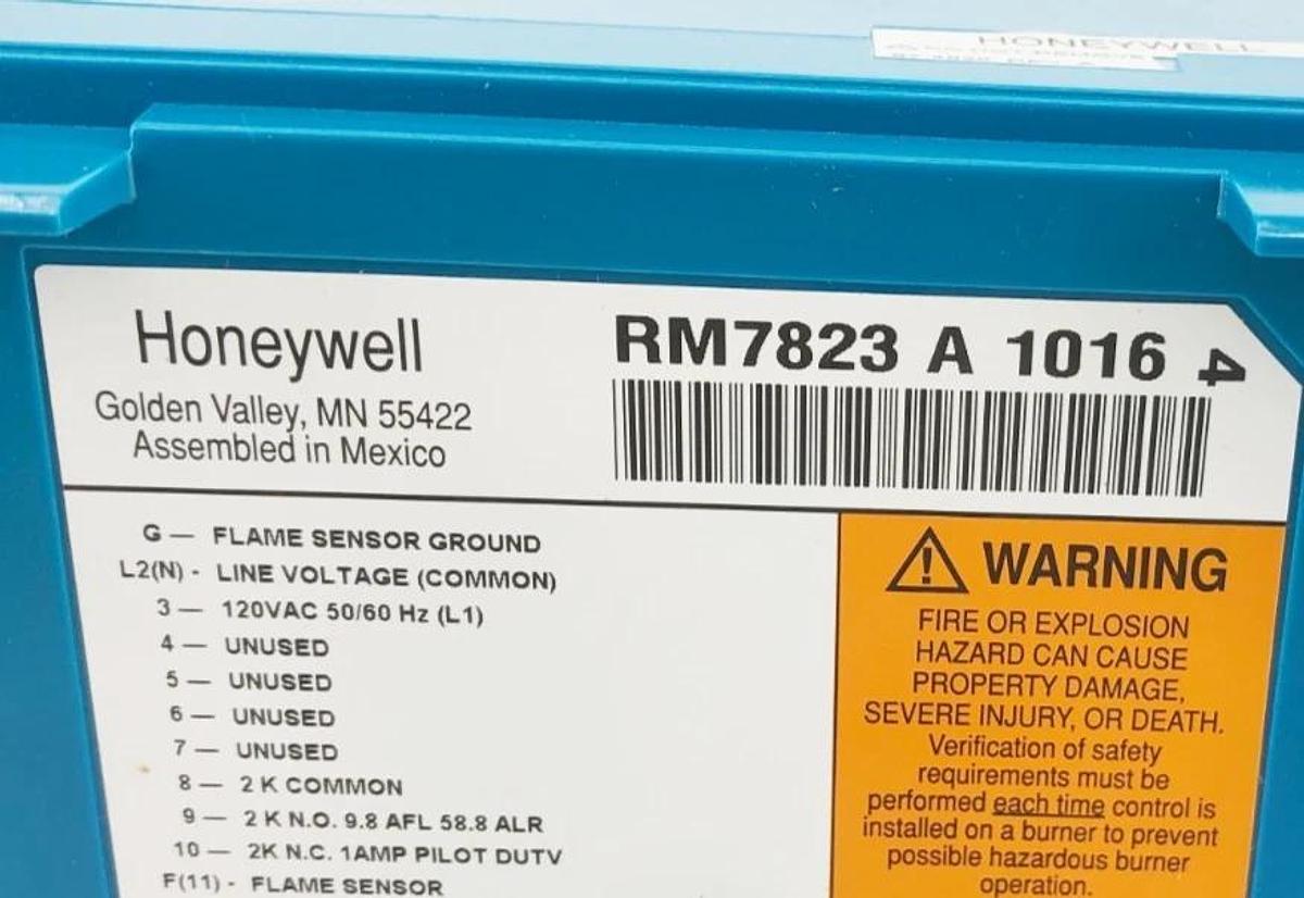 New Honeywell RM7823 A 1016 Primary Flame Switch w/ Dust Cover 120VAC