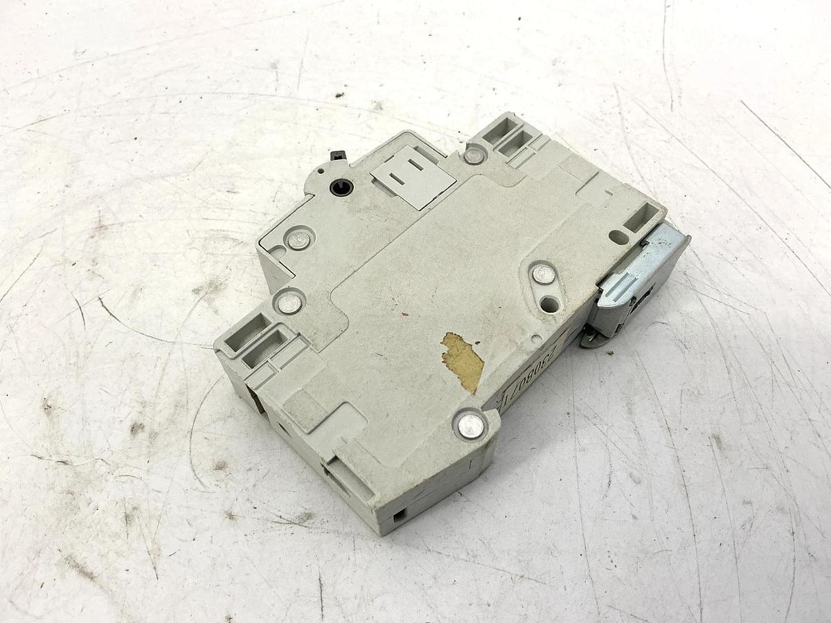 Used Lot of 2 Cutler-Hammer WMS1C01 Circuit Breaker Type C C1 1-Pole 1A 240V