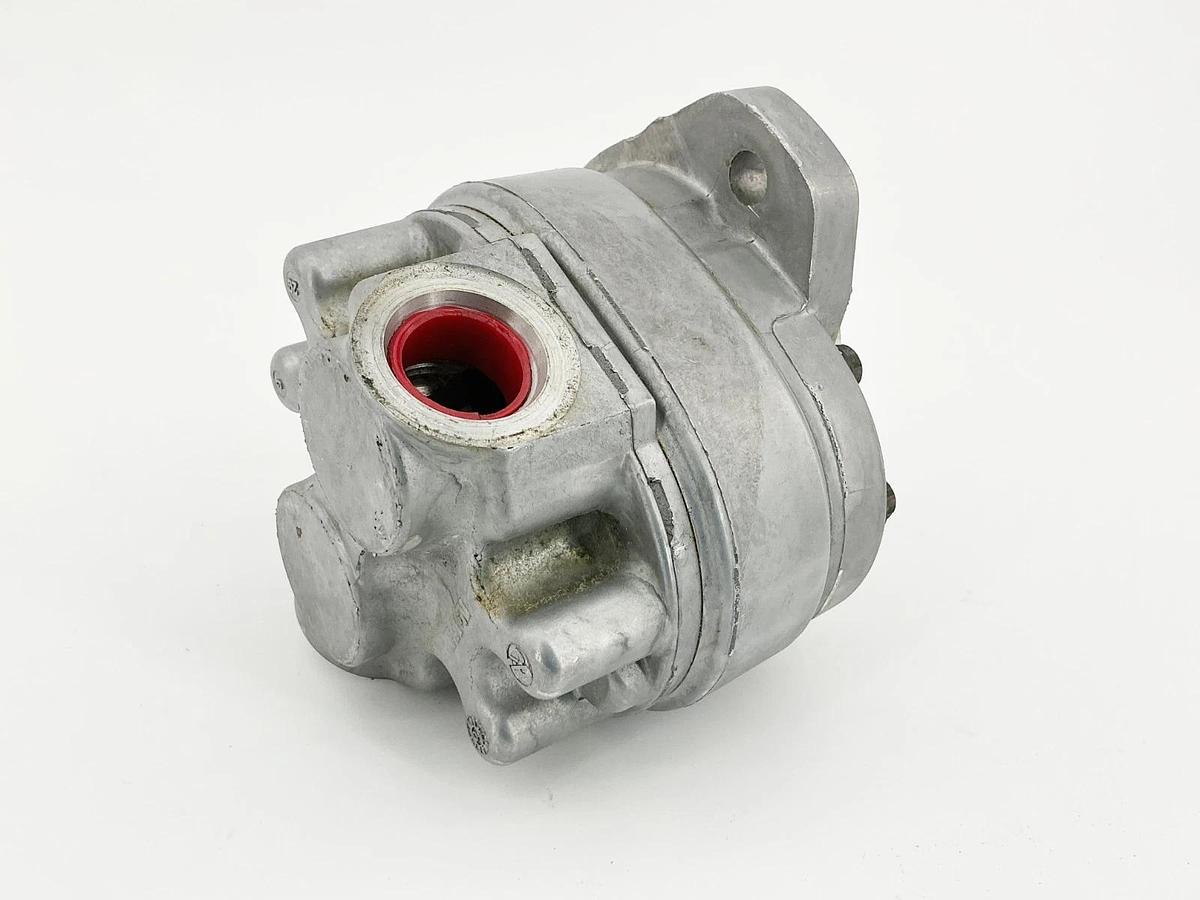 New Eaton 26009-RZG Gear Pump H050203DM