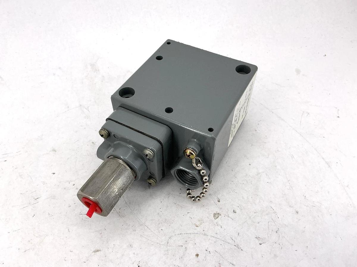 New Square D 9012GMW-2 Ser C Dual Stage Pressure Switch Stg1: 1500psig