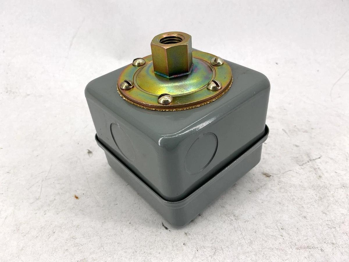 Square D 9013HRG-12 Pressure Switch Close 40 Open 20 9013HRG12 56084