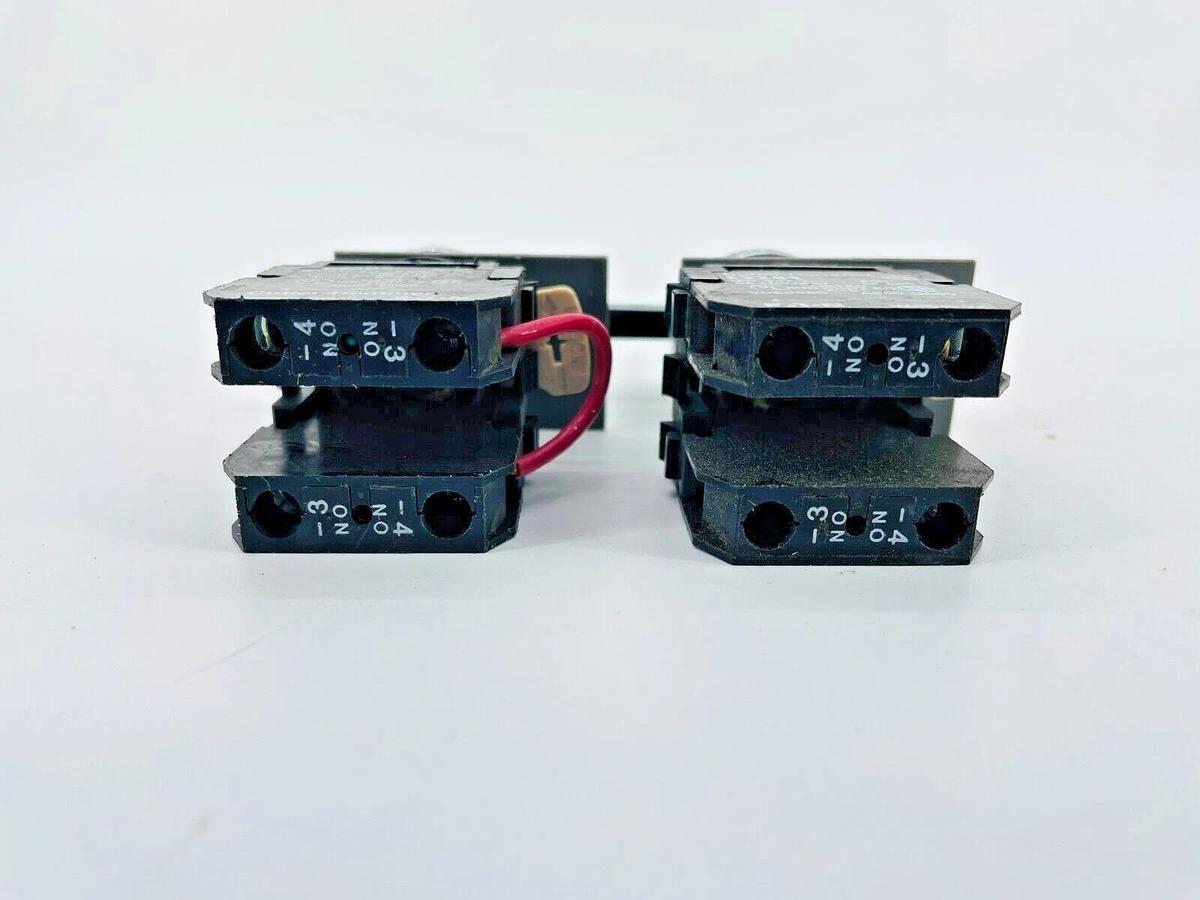 Used Lot of 2 Cutler Hammer E22XB51C Selector Switch 22mm 2POS 1NO 1NC E22B2