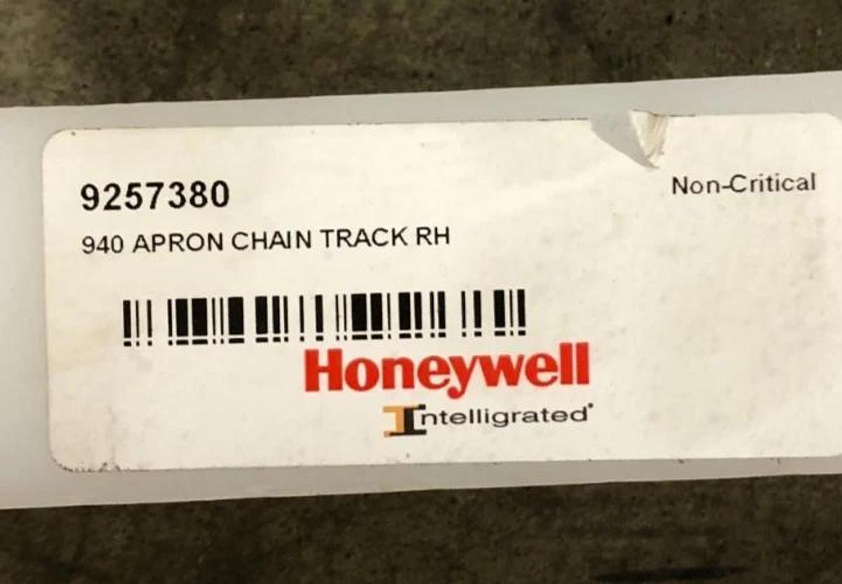 New Honeywell Intelligrated 9257380 Apron Chain Track RH 940 - No Box