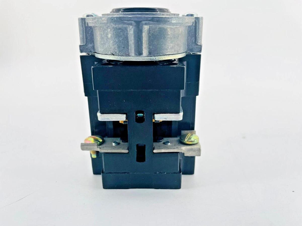 Used Cutler Hammer 10250H 479A11 Pushbutton 600V Black