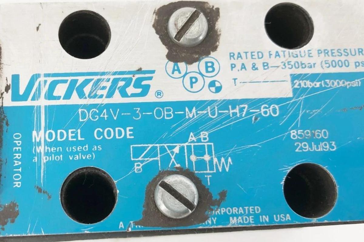 Used Vickers DG4V-3-0B-M-U-H7-60 Directional Control Valve 24VDC 859160